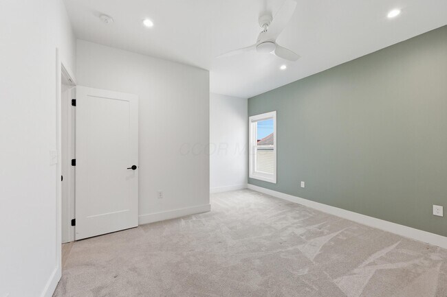 Building Photo - 1102 Summit St