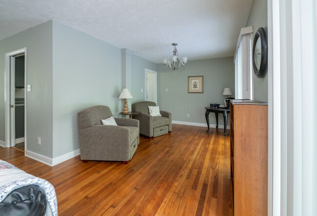 Building Photo - Long-Term/Mid-Term/Short-Term rental, Foxc...
