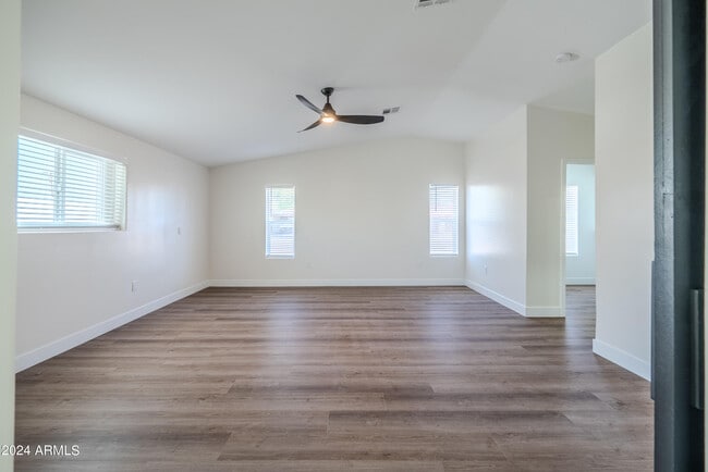 Building Photo - 4148 N Westview Dr