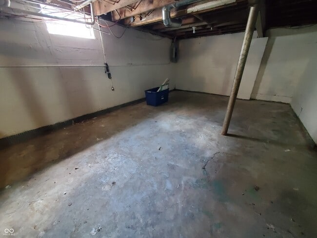 Building Photo - 6019 Oak Ave