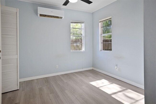 Building Photo - 524 6th Ave NE