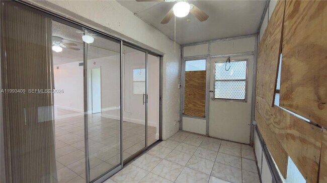 Building Photo - 609 S State Rd 7