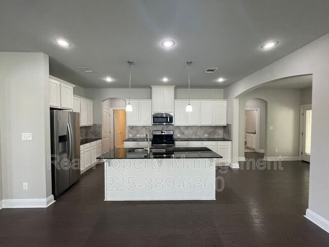 Building Photo - 7948 Antebellum Ave