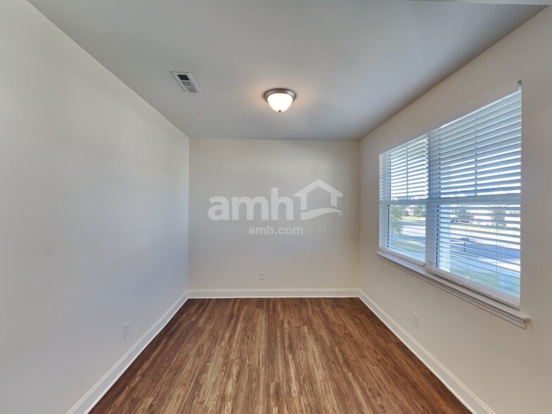 Building Photo - 436 Charity Ln