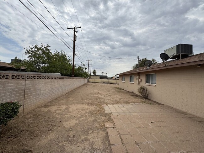 Building Photo - 5502 W Catalina Dr
