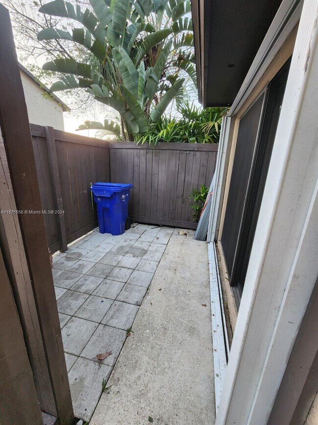 Building Photo - 1701 Bayberry Dr