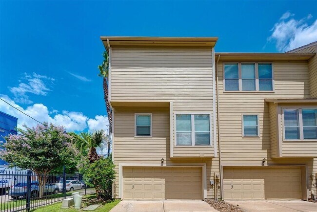 Building Photo - 1511 Drew St