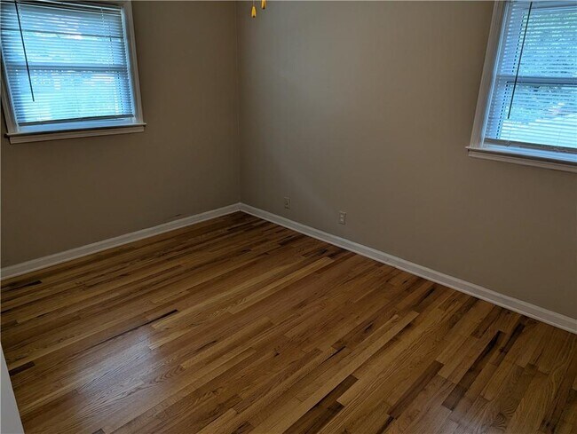 Building Photo - 514 Clover Dr