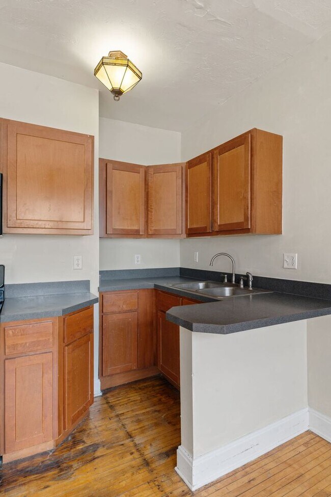 Building Photo - 5703 E Washington St