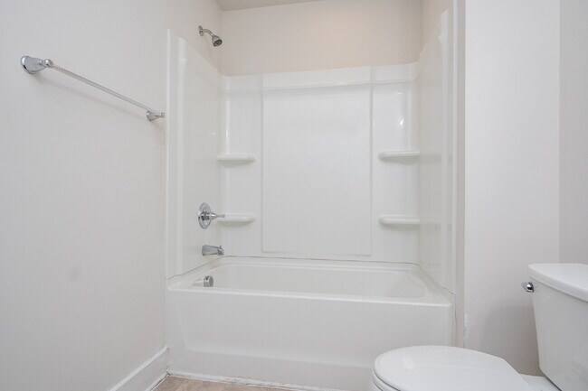 Building Photo - Modern 3BR/2.5BA Townhome with Main-Level Suite and Loft, located in prime Taylors Location! $220...