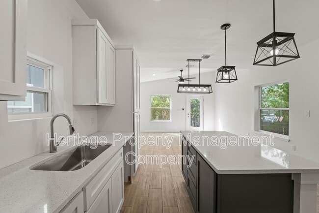 Building Photo - 212 Cooper St