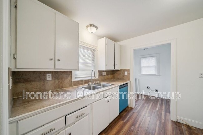 Building Photo - 2119 W 40th St