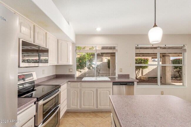 Building Photo - 1629 S Ash Dr