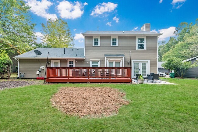 Building Photo - Charming 3 Bedroom Home with Modern Features and Spacious Outdoors!