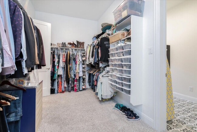 Building Photo - 5713 Fresno Ave