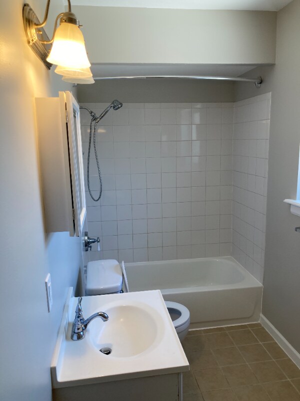 Building Photo - 6213 Nagel Ave