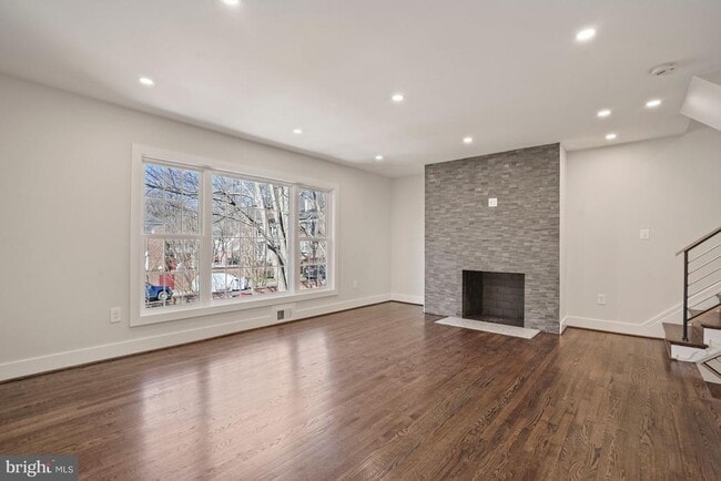 Building Photo - 1110 Wimbledon Dr