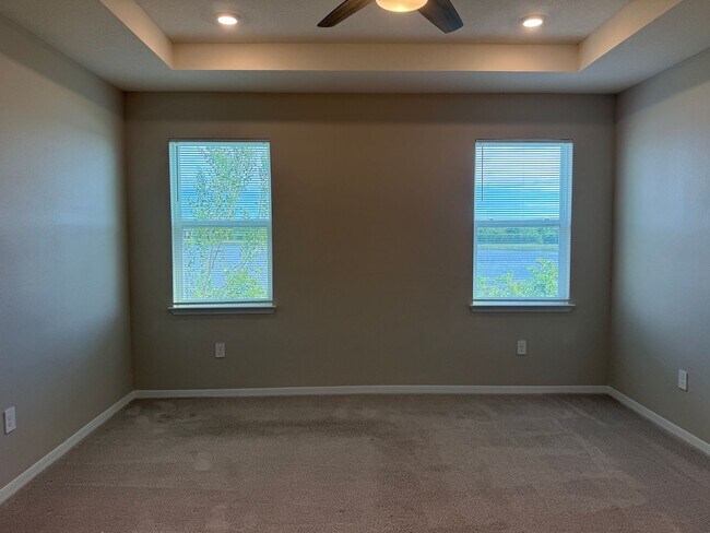 Building Photo - 3 Bedroom 2.5 Bath Single Family Home Prom...