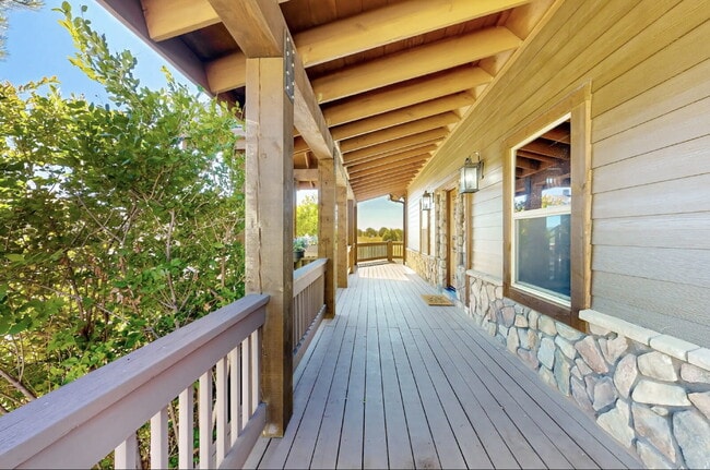Building Photo - 760 S Creekside Dr