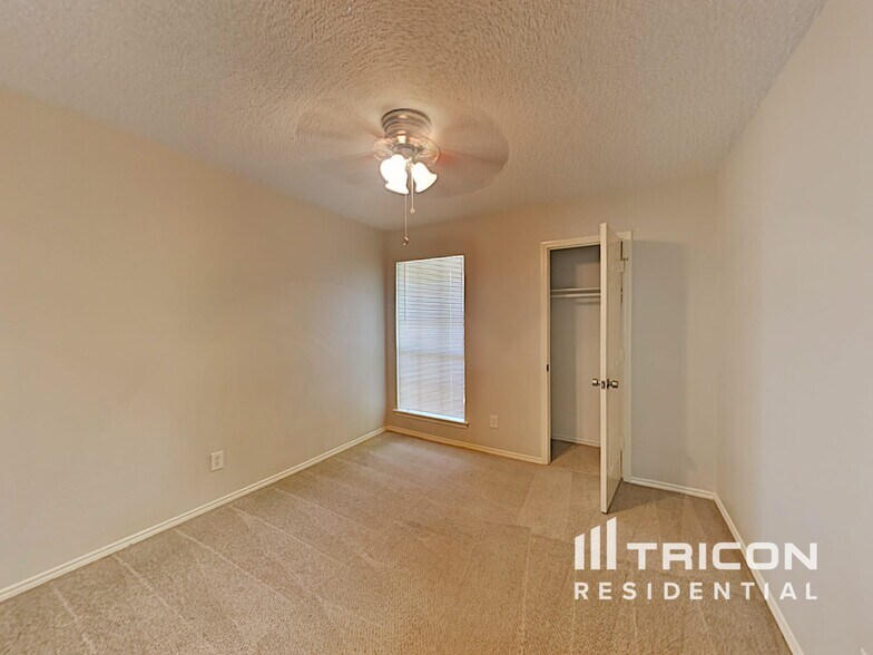 Building Photo - 537 Greenway Dr