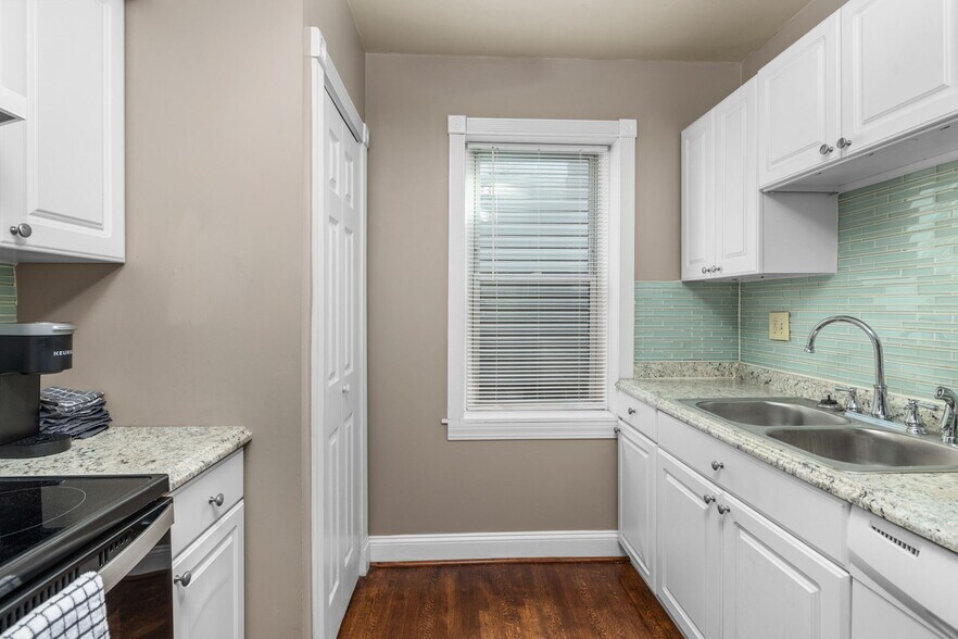 Building Photo - 6249 Odell St