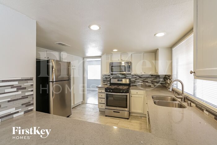 Building Photo - 3763 E Hacienda Ave