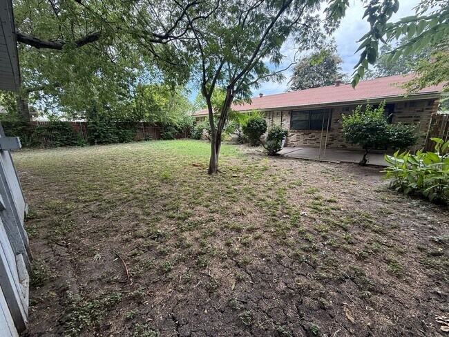 Building Photo - 3 Bed | 2 Bath | 2-Car Garage + Carport – ...