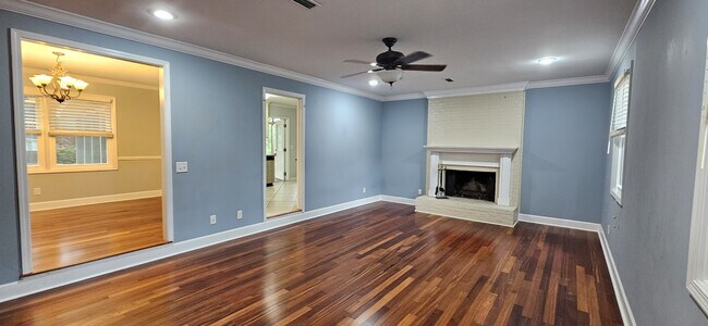 Building Photo - 1117 Appian Way