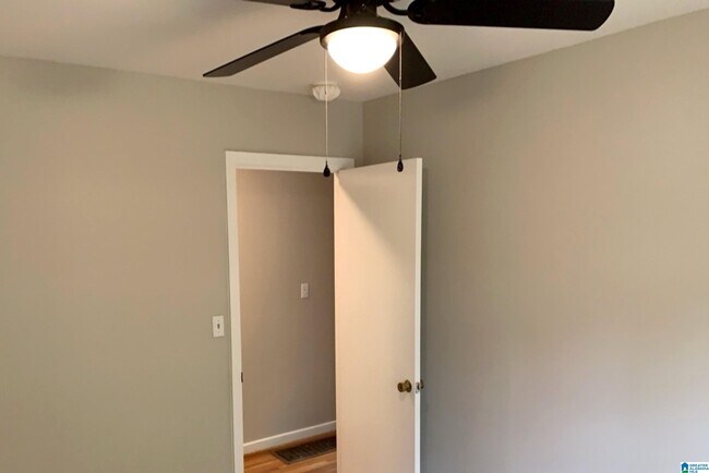 Building Photo - 1213 Oakwood St