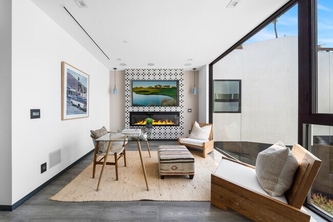 Building Photo - 838 California Ave