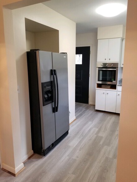 Building Photo - 1130 River Hill Dr