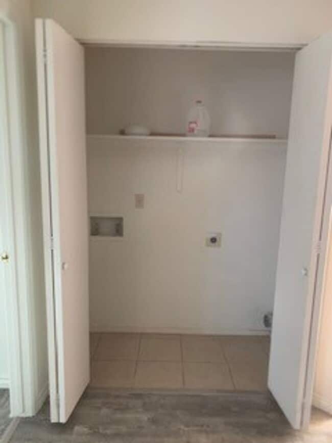 Building Photo - Updated 2 bedroom unit in Colorado Bay!!
