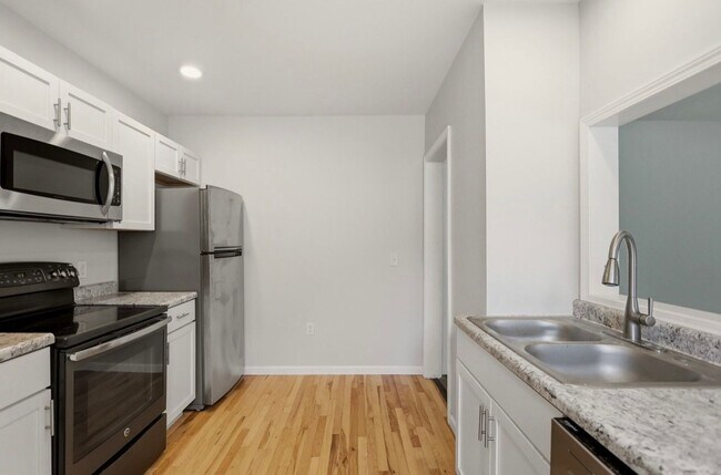 Building Photo - Beautifully Renovated 2 Bed, 1 Bath Home for Rent!