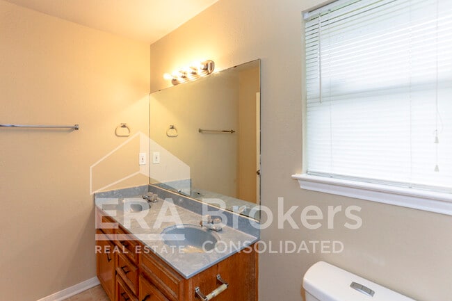 Building Photo - 2304 Sherman Dr
