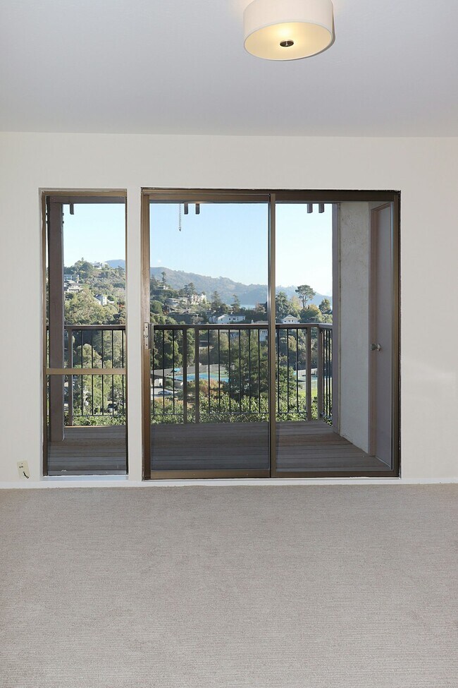 Building Photo - 40 Harbor Oak Dr