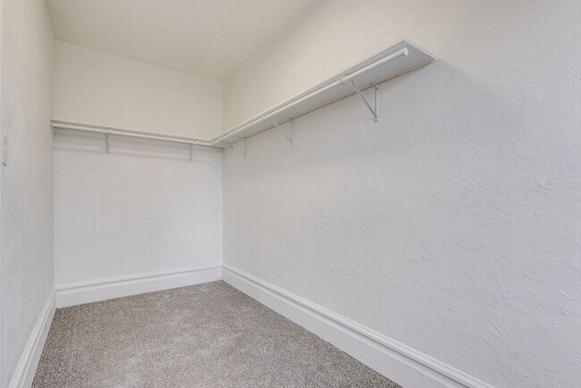 Building Photo - Available August 2026 - Fully Renovated 2 Bedroom in AMAZING Location!!