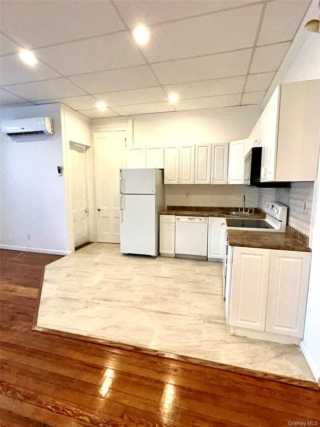 Building Photo - 48 W Main St