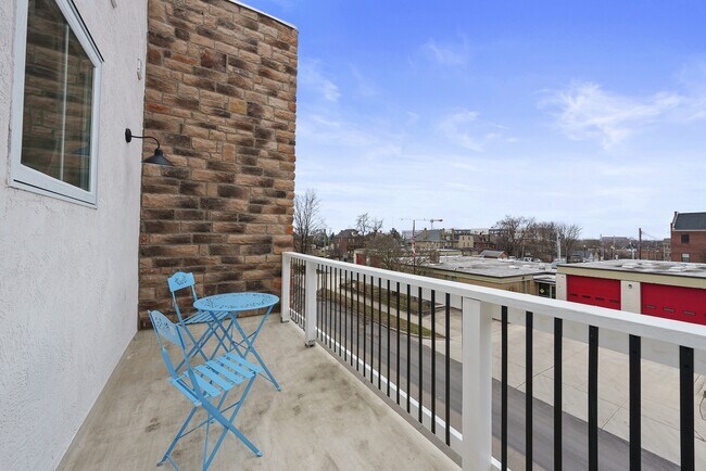 Building Photo - 1438 Indianola Ave