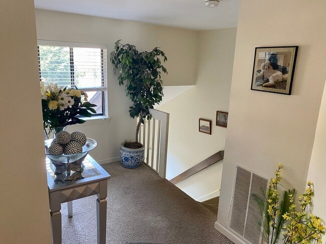 Building Photo - 215 Trailside Way