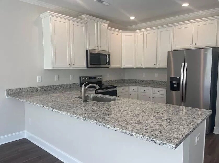 Building Photo - Room in Townhome on Thalweg Dr
