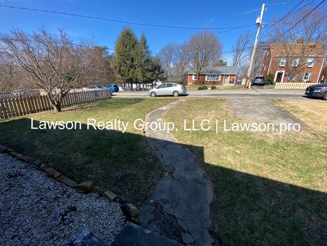 Building Photo - Cozy Raleigh Court Ranch with Partially Finished Basement