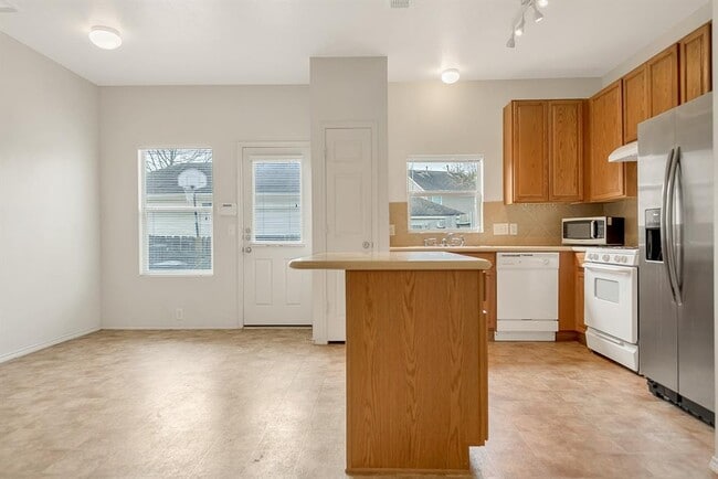 Building Photo - 29731 Sullivan Oaks Dr