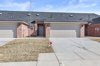 Building Photo - 7625 Woodford Ave