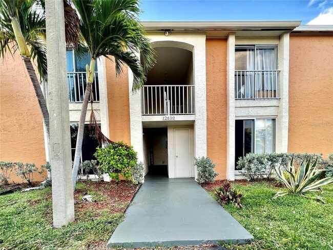 Building Photo - 12650 Kenwood Ln