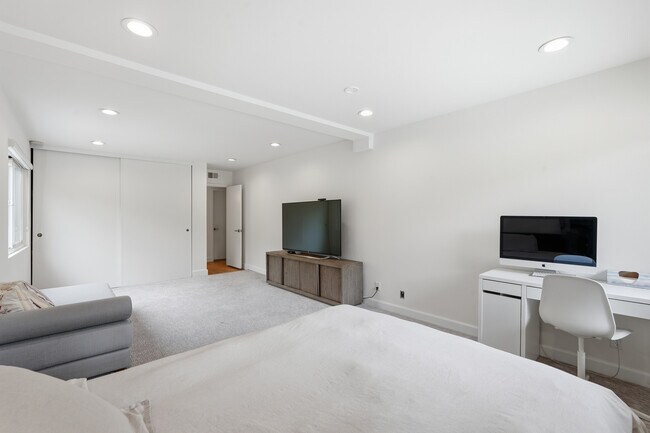 Building Photo - 28751 King Arthur Ct