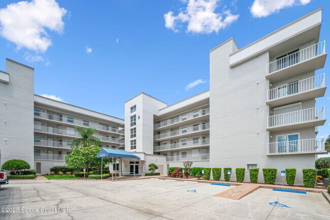 Building Photo - 8700 Ridgewood Ave