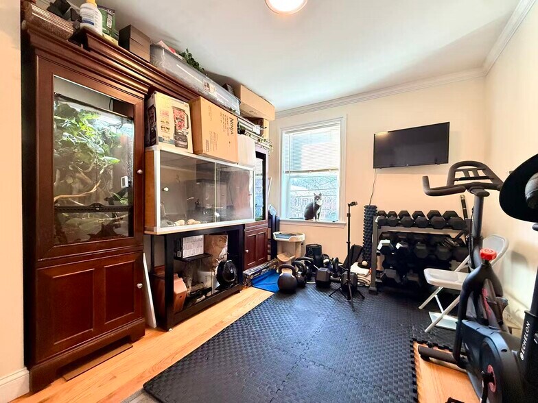 Building Photo - 925-927-927 Massachusetts Ave