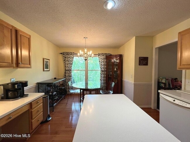 Building Photo - 100 Bridle Path Cir