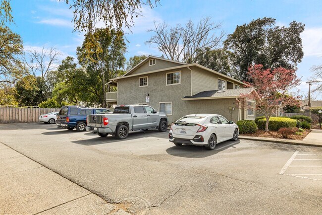 Building Photo - Chico-3 bed 1 bath Apartment that feels li...