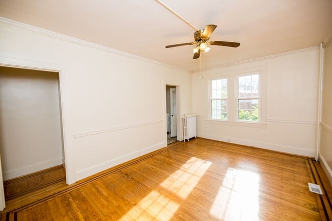 Building Photo - 2026/2027 JHU off-campus Renovated Charles Village 5bd/2ba w/ W/D & CAC Available 6/9/26